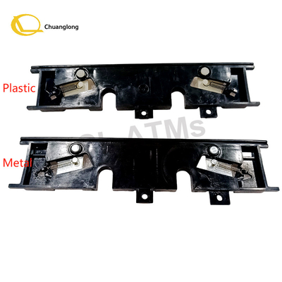 445-0582423 4450582423 ATM suku cadang NCR S1 Plastik Kaset Pintu Truk Dengan Pusher